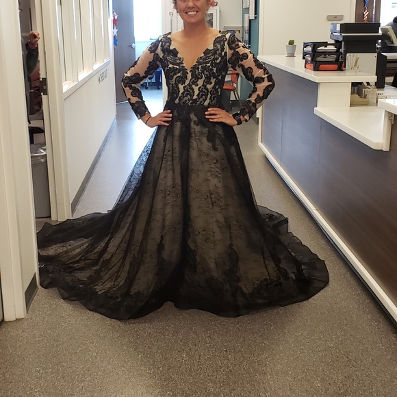 Black wedding dress - Picture 5 of 6